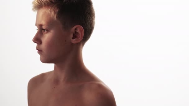 Yoğunlaşmış Çocuk Gençlik Hayatı Kötü Duygular Ciddi Erkek Çocuk Gergin — Stok video