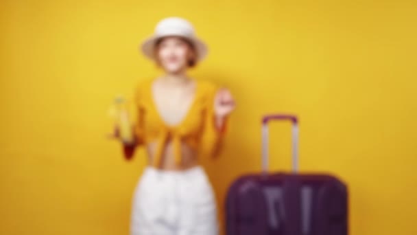 Vacation Excitement Defocused Woman Travel Dance Unrecognizable Lady Summer Look — 비디오