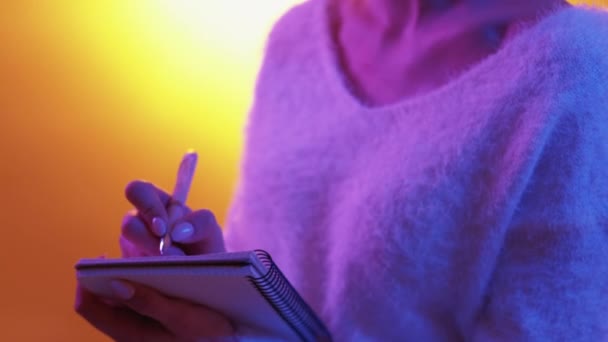 Diary Notes Neon Light Woman Interesting Thoughts Unrecognizable Lady Writing — Vídeo de Stock