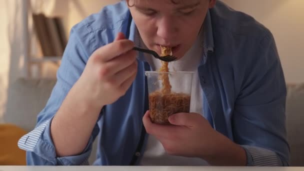 Unhealthy Fast Food Sad Man Home Dinner Gloomy Casual Guy — Videoclip de stoc