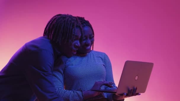 Virtual Technology Beloved Couple Neon Light Portrait Positive Lovely Black — Stok video