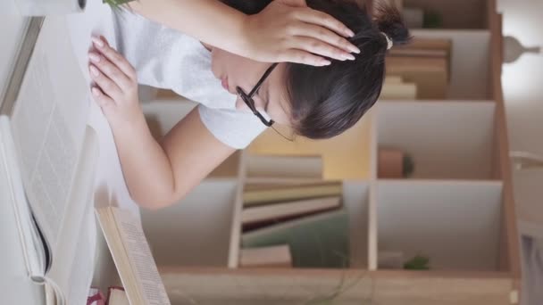 Vertical Video Tired Student Learning Fatigue Boring Education Exhausted Sleepy — Stockvideo