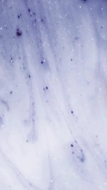 垂直ビデオ ペイントミックス ゴミの流れだ 雪のスライド きらめくホワイトブルーの流体ブレンドの動き抽象的な背景 — ストック動画