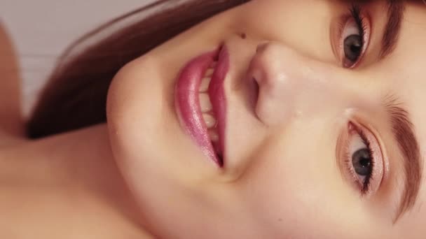 Vertical Video Natural Makeup Beautiful Woman Model Shooting Smiling Blonde — Video Stock
