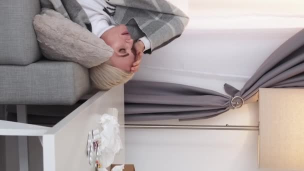 Vertical People Headache Suffer Sick Woman Virus Disease Exhausted Middle — Vídeo de stock