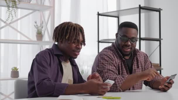 Good Result Happy Student Online Information Satisfied Black Men Giving — Αρχείο Βίντεο