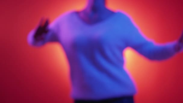 Party Dance Defocused Woman Neon Light Portrait Unrecognizable Blur Lady — Stok Video