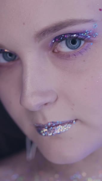 Vertical Video Glitter Face Artistic Makeup Nightclub Look Closeup Glamour — Stockvideo