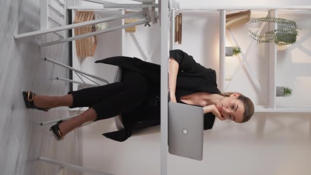 Vertical Video Exhausted Work Sleepy Woman Office Rest Tired Elegant — Stockvideo