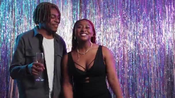 Holiday Greeting Happy Couple Party Celebration Excited Black Man Woman — Vídeo de Stock