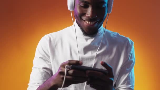 Video Gaming Mobile Entertainment Online Cybersport Excited Guy Headphones Enjoying — Vídeo de Stock