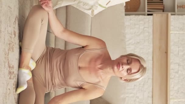 Vertical Video Harmony Morning Meditating Woman Peaceful Balance Relaxed Middle — Wideo stockowe