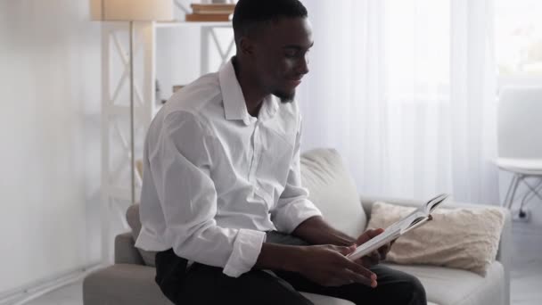 Business Book Work Reading Employee Education Happy Man Executive Enjoying — Stok video