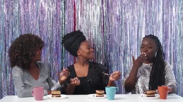 Pesta Perayaan Kue Manis Pertemuan Wanita Wanita Kulit Hitam Yang — Stok Video