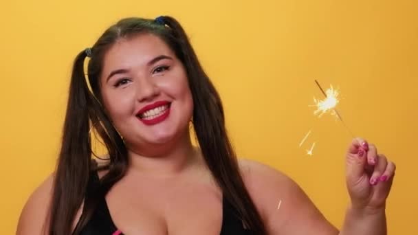 Happy Celebration Size Woman Body Positive Cheerful Fatty Lady Sportswear — Stockvideo