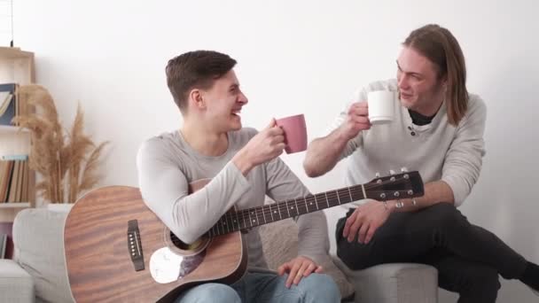 Friendly Relationship Happy Men Home Leisure Joyful Casual Male Friends — Vídeos de Stock