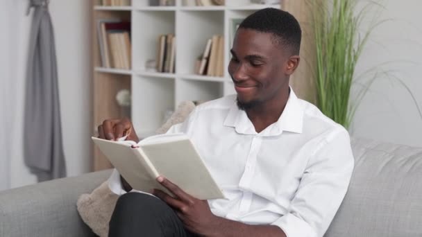 Book Reading Hobby Leisure Work Recreation Cheerful Smiling Man Employee — Stockvideo