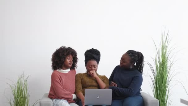 Digital Fatigue Tired Women Overload Information Sleepy Black Female Friends — Stock videók