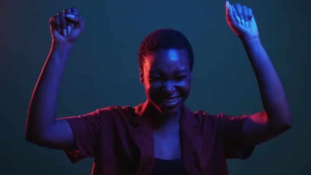Kazanan Evet Zafer Kutlaması Başarı Şansı Kırmızı Mavi Neon Rengi — Stok video