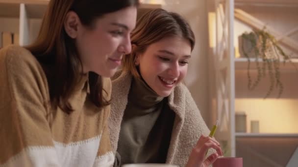 Enjoying Study Female Friends Home Meeting Inspired Curious Women Sitting — Vídeos de Stock