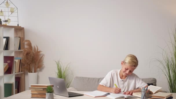 Homework Inspiration Guessed Boy Find Decision Smiling Teenager Kid Writing — Stock video