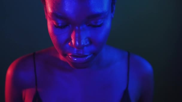 Color Light Face Night Portrait Futuristic Beauty Aesthetic Cosmetology Neon — Stockvideo