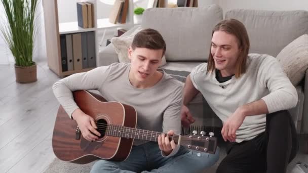 Männlicher Komponist Musikfreude Freizeit Hause Inspirierte Glückliche Männer Die Viel — Stockvideo