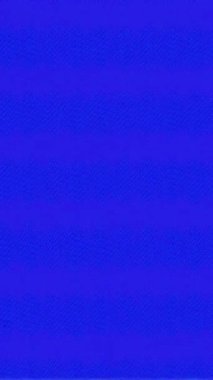 Dikey video. Analog çarpıtma sesi. Kaset hasarı. Geçiş için mor mavi sarı renk gerçek VHS titreşimli çizgiler efekti.