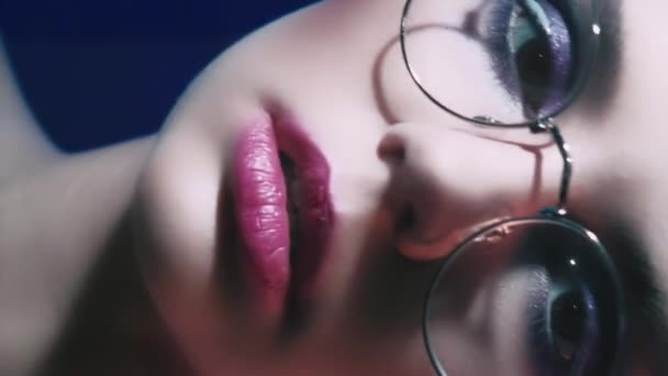 Vertical Video Optic Fashion 90S Face Retro Look Closeup Portrait — Stock video