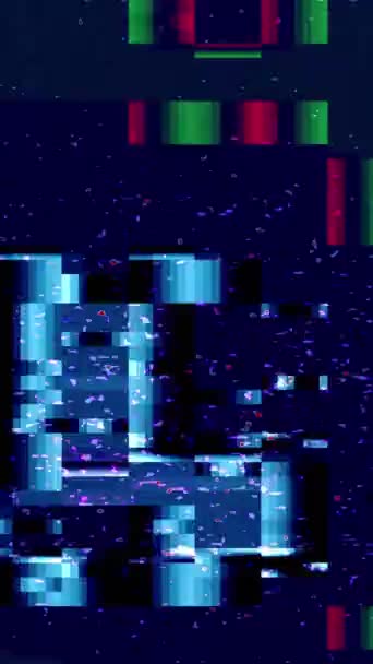 垂直ビデオ コンピュータのグリッチピクセルノイズ 遷移効果 濃い黒の抽象的な背景にピンクの青緑の色の本物の穀物アナログ歪みフリッカーアーティファクト — ストック動画