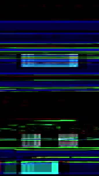 垂直录像 闪烁着噪音的颜色畸变 系统故障 深黑抽象背景下的红色绿色条纹纹理真实模拟静态像素8位工件 — 图库视频影像