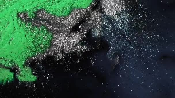 真尼液 油漆溢出 染料波 闪闪发光的银色黑色绿色湿淋淋丙烯酸油墨飞溅混合运动抽象背景 — 图库视频影像