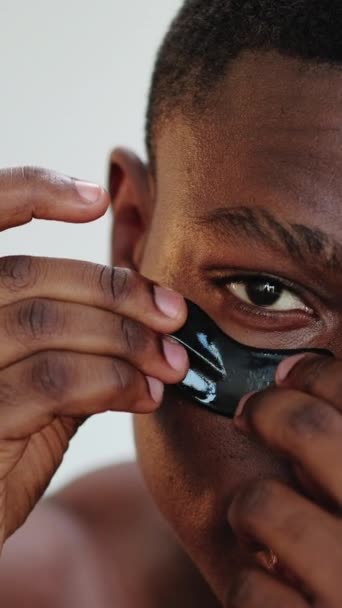Vídeo Vertical Parches Cosméticos Cuidado Facial Máscara Antiarrugas Primer Plano — Vídeo de stock