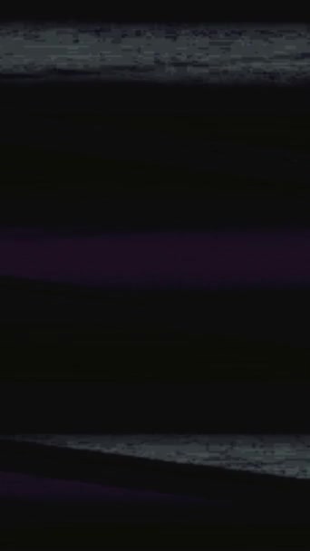 垂直录像 Vhs故障 旧录像带倒带 深黑抽象背景下紫色条纹纹理真实模拟工件噪声闪烁运动 — 图库视频影像