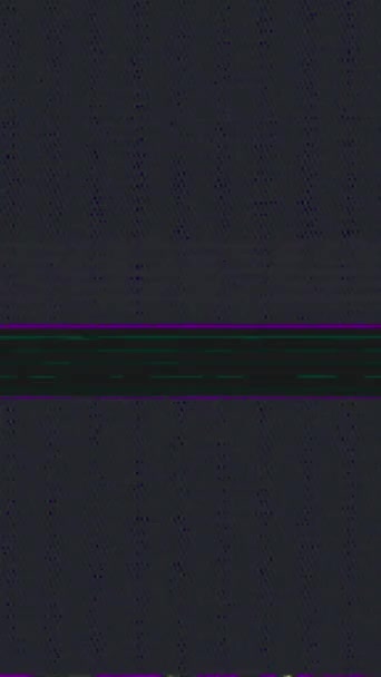垂直ビデオ Vhsグリッチ アナログ ノイズ 遷移効果 紫色の緑の本当のちらつき穀物の縞静的な歪み暗い抽象的な背景 — ストック動画
