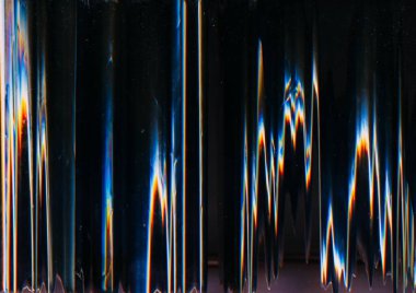 Arıza örtüsü. Yıllanmış film. Statik gürültü. Mavi turuncu beyaz sanat eserleri koyu siyah yıpranmış resimlerdeki toz dokuyu çizer soyut arkaplan.