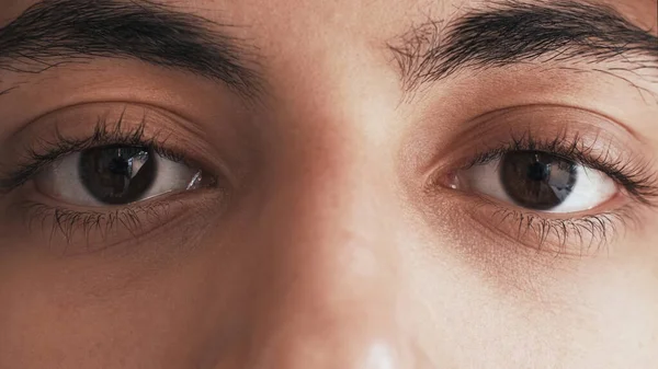 Mänskliga Ögon Synkorrigering Oftalmologi Närbild Manligt Ansikte Med Sorgsen Pensiv — Stockfoto