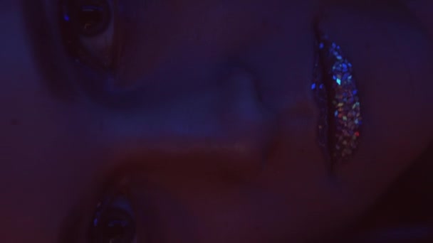 Vertical Video Night Makeup Neon Face Disco Look Closeup Pink — Stok video