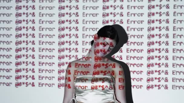 Erro Segurança Cibernética Mulher Silhueta Ataque Tranquilo Feminino Retrato Fechado — Vídeo de Stock