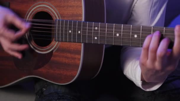 Gitarist Erkek Besteci Müzik Ilhamı Akustik Telli Enstrüman Çalan Tanınmayan — Stok video