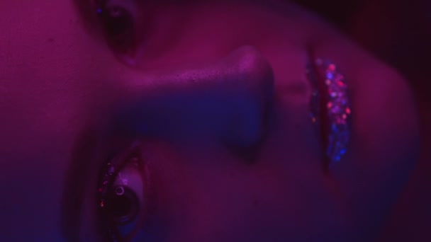 Vertical Video Neon Face Sparkling Makeup Disco Vogue Closeup Pink — Vídeo de Stock