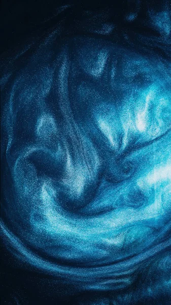 闪闪发光的液体墨水水 深黑抽象背景下的蓝色闪烁着闪光的纹理云彩 — 图库照片