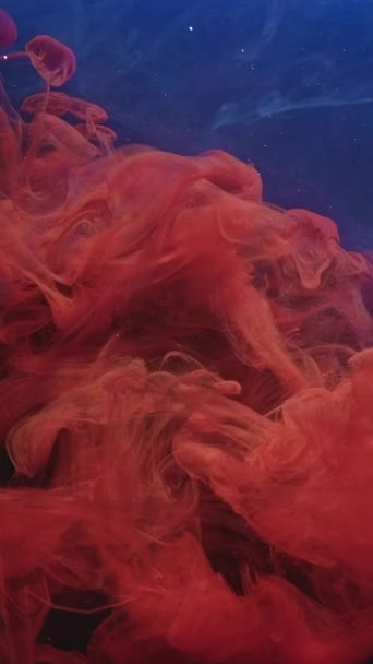 Pionowe Wideo Woda Atramentowa Kolor Dymu Mieszanka Farb Podwodna Eksplozja — Wideo stockowe