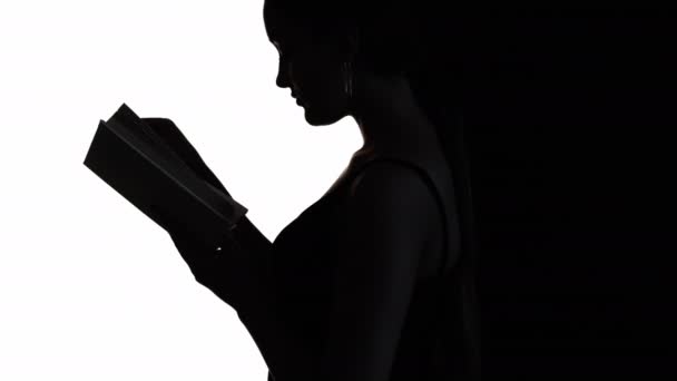 Citesc Silueta Învăţând Student Educația Cunoașterii Profilul Întunecat Femeii Inteligente — Videoclip de stoc