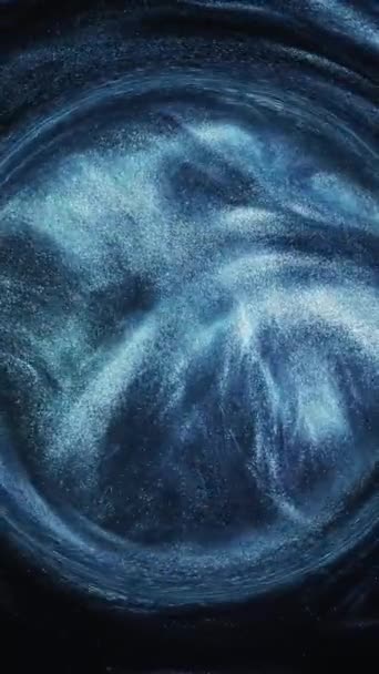 Vertikales Video Glitzernde Flüssigkeit Kreiswirbel Tintenwasser Metallisch Blaue Farbe Schimmernde — Stockvideo
