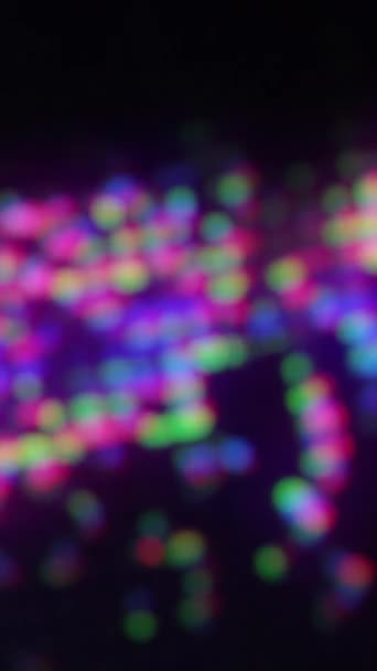 Vertikales Video Bokeh Light Neonglühen Digitales Leuchten Defokussierte Fluoreszierende Lila — Stockvideo