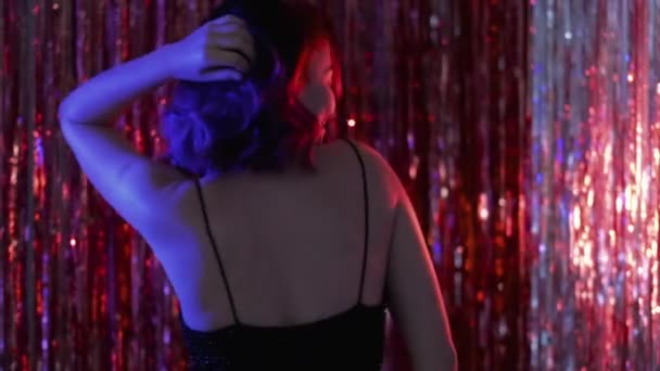 Vánoční Tanec Sexy Žena Oslava Nočního Klubu Šťastná Krásná Dáma — Stock video