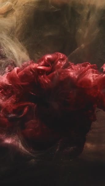 Вертикальное Видео Чернильная Вода Всплеск Краски Взрыв Капельницы Красный Золотой — стоковое видео