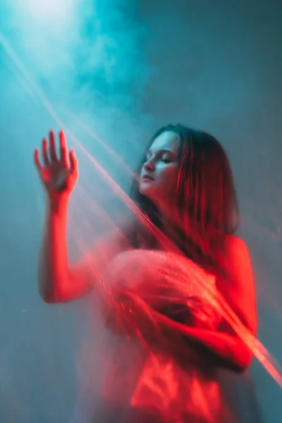 Iluminação Espiritual Cura Almas Desfocado Relaxado Inspirado Silhueta Mulher Vermelho — Fotografia de Stock
