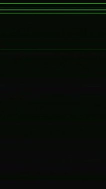 Dikey video. Dijital arıza. Bilgisayar bozulması. Yeşil çizgiler dokusu gerçek elektronik eserler koyu siyah soyut arkaplan üzerinde titreşim hareketi.